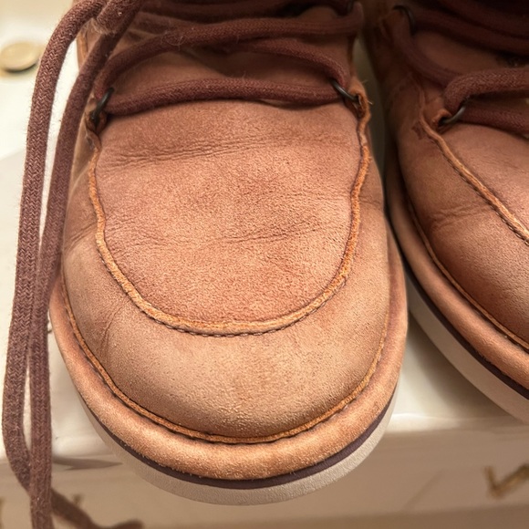 UGG “Lodge” boots size 7 (can fit 8!) - Picture 8 of 10